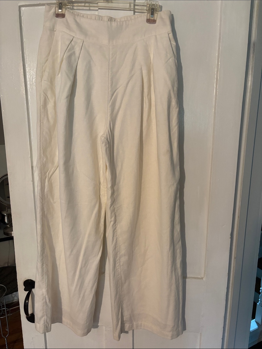 Women’s Abercrombie and Fitch High-Rise Wide-Leg Pleated Pants in Cream